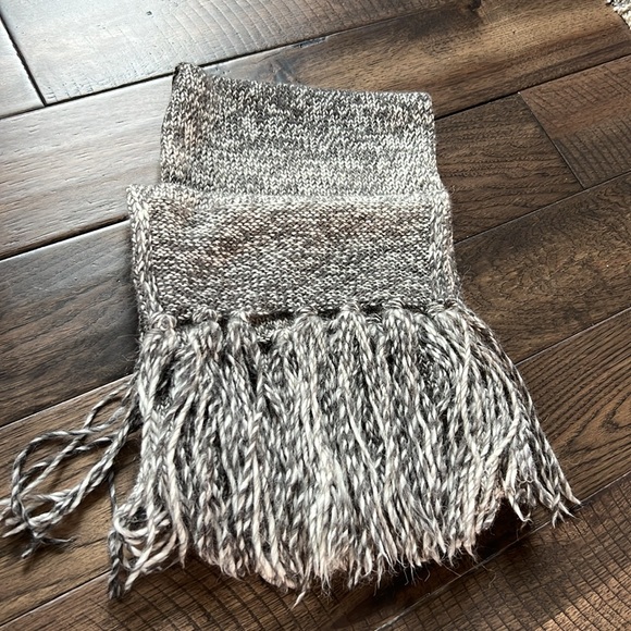 Banana Republic‎ Alpaca & Wool Scarf - Picture 2 of 4
